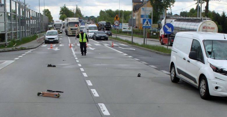 Żory: Potrącenie dziecka na DK81. 12-latek został przetransportowany śmigłowcem do szpitala (fot.KMP Żory)