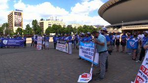 Pielęgniarki i położne dają czerwone kartki rządzącym i protestują w całym kraju. Dzisiaj personel z 40 szpitali w Polsce na dwie godziny odszedł od łóżek, organizowane były pikiety