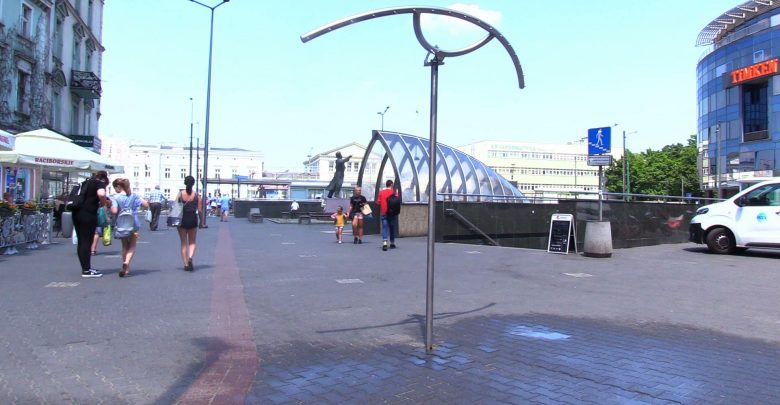 Kurtyny wodne, kąpieliska, a nawet lodowisko. Ślązacy walczą z upałem, ale łatwo nie jest