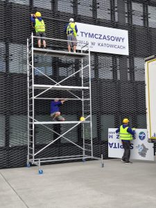 Szpital tymczasowy w Katowicach staje się już przeszłością. Ruszyła jego rozbiórka (fot.Fatima Orlińska)