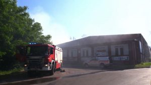 Makabra w Chorzowie może mieć różne scenariusze. Zwłoki właściciela firmy w pogorzelisku hali w Chorzowie