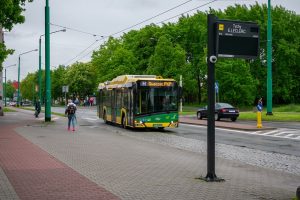 Zarząd Transportu Metropolitalnego przechodzi do kolejnego etapu inwestycji. Zamontował 57 nowych elektronicznych tablic informacyjnych w 11 miastach (fot. ZTM)