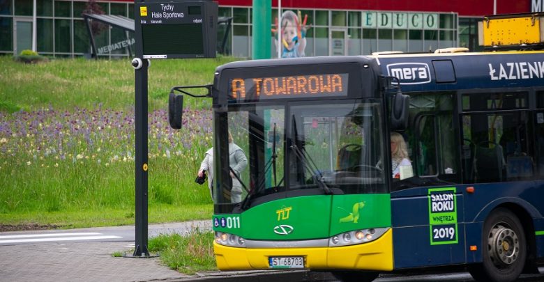 Zarząd Transportu Metropolitalnego przechodzi do kolejnego etapu inwestycji. Zamontował 57 nowych elektronicznych tablic informacyjnych w 11 miastach (fot. ZTM)