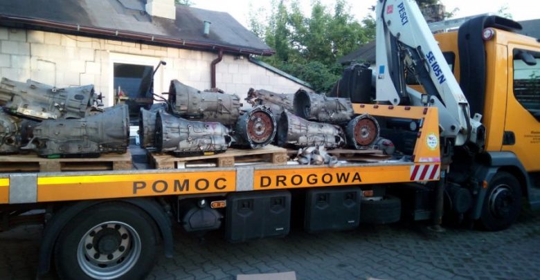 Takiego zaopatrzenia nie ma niejedno auto-centrum. Zobaczcie, co policja znalazła w "dziupli" (fot.policja.pl)