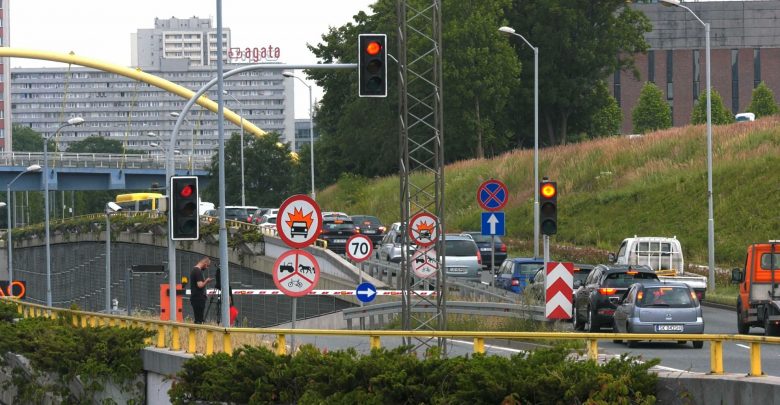 Katowice: Zniszczone oświetlenie i monitoring. Koparka narobiła sporo szkód w tunelu pod rondem
