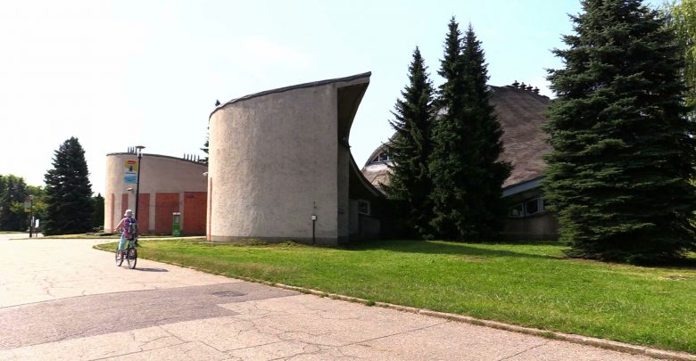 Nowe otoczenie Hali Kapelusz w Parku Śląskim. Kiedy remont samej hali?