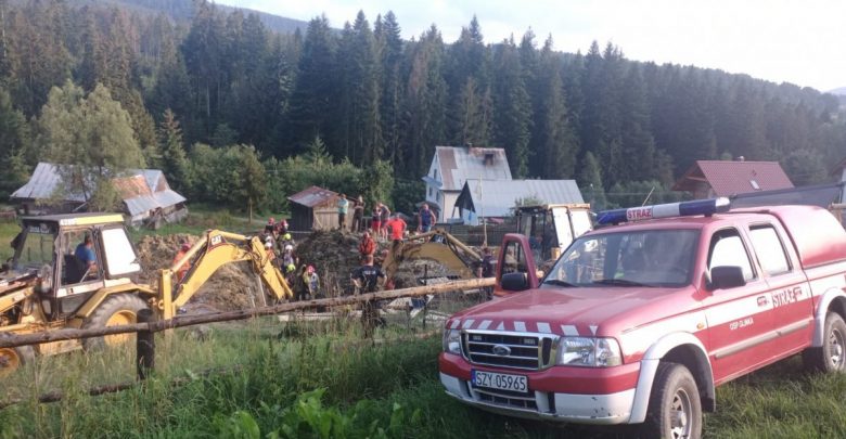 Śląskie: Tragiczny wypadek w Glince. Nie żyje mężczyzna przysypany ziemią (fot.Śląska Policja)