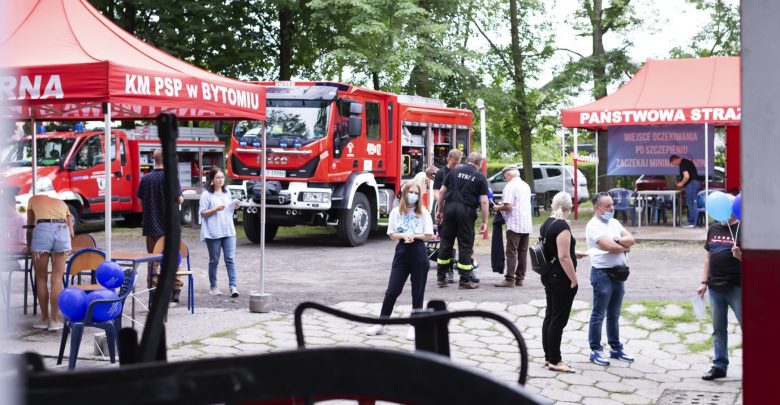 W jednym miejscu bytomianie mogli się spisywać w Spisie Powszechnym i szczepić na koronawirusa (fot.UM Bytom)