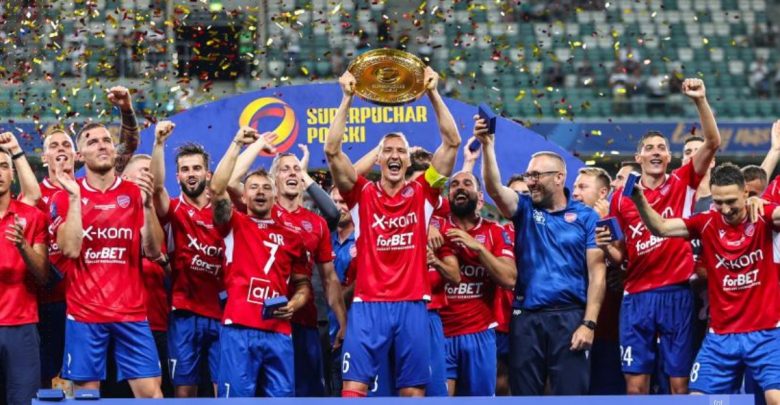 Raków Częstochowa z kolejnym trofeum! Wicemistrzowie Polski zdobyli Superpuchar! (fot.Łączy Nas Piłka)