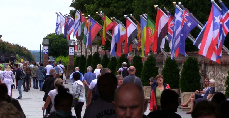 Łagodniejsze obostrzenia zachęcają do pielgrzymowania. Na Jasną Górą dotrze w sierpniu prawie 50 pielgrzymek