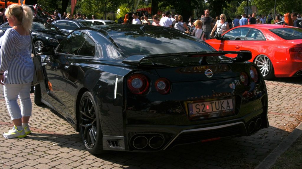 Drogie samochody, ryk silnika i błyszczące felgi przyciągnęły w niedzielę fanów motoryzacji na zlot samochodów po tuningu. Podczas ROW Car Show uczestnicy walczyli między innymi o nagrodę najlepszego samochodu zlotu