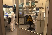 Po weekendzie duży spadem nowych zakażeń koronawirusem, 128 przypadków w całej Polsce