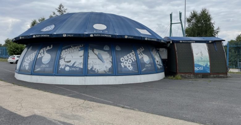 Ruch Chorzów sprzedaje kultowy budynek tuż obok wejścia na stadion - Grzybek idzie pod młotek (fot.Ruch Chorzów)