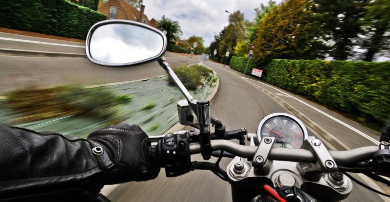 Śląskie: Motocyklista z 2 promilami uderzył w Porsche. Ucieczka nic nie dała, bo miał kolejny wypadek! (fot. pixabay.com - poglądowe)
