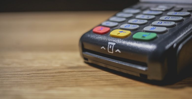 Myślał, że to telefon komórkowy. 60-latek odpowie za kradzież terminala (fot.poglądowe/www.pixabay.com)