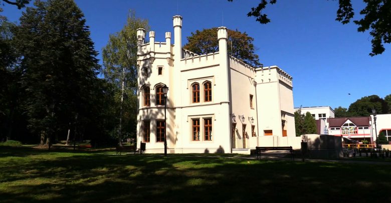 To ostatnie prace przed otwarciem pałacu w bytomskich Miechowicach. Od soboty obiekt po kilkunastu miesiącach będzie dostępny dla mieszkańców
