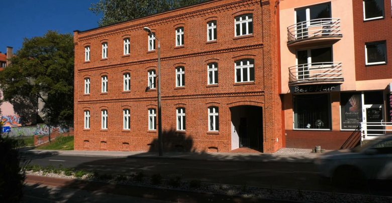Kilka seniorek w jednym mieszkaniu. To propozycja władz Rybnika, które jeden z lokali we właśnie wyremontowanym budynku komunalnym w centrum miasta chcą przeznaczyć na tzw. cohousing