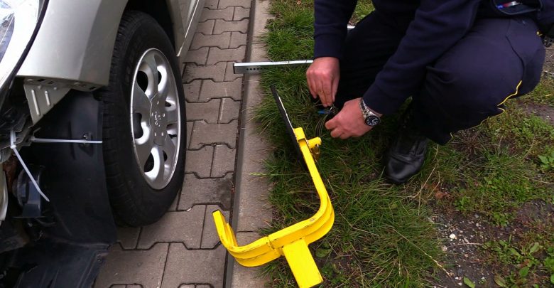 Będą zakładali blokady źle parkującym. Straż Miejska w Dąbrowie Górniczej powołuje specjalną sekcję