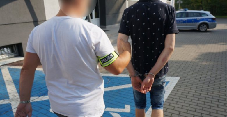 Kierowca z Rudy Śląskiej ma dopiero 19 lat, a nawywijał jak filmy "Mistrz kierownicy" (fot.policja)