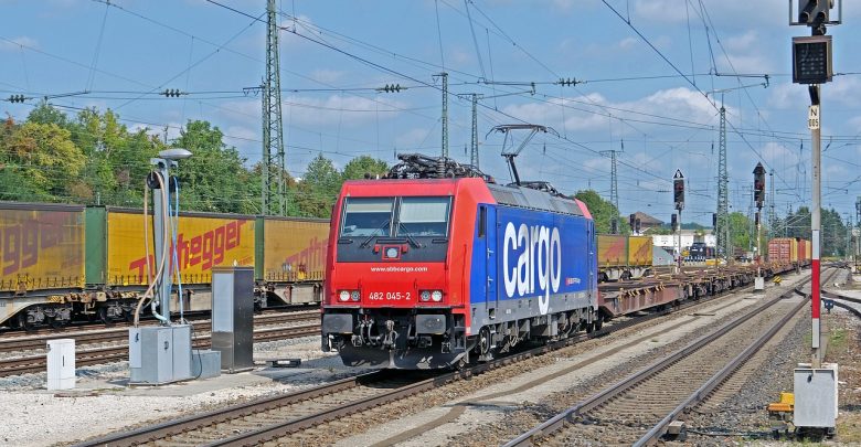 1500 zł brutto premii otrzymają pracownicy spółki PKP Cargo S.A. (foto poglądowe - pixabay.com)