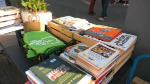 Fundacja Arka namawia do sadzenia drzew. Wcześniej trzeba jednak oddać książkę!