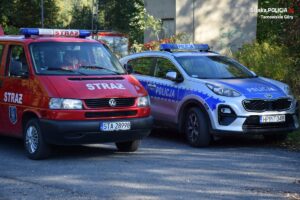 Policjanci z Tarnowskich Gór wspólnie z przedstawicielami innych służb ćwiczyli w terenie poszukiwanie osób zaginionych (fot.policja)