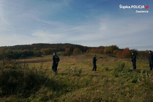 Na Jurze Krakowsko-Częstochowskiej zorganizowano wspólne ćwiczenia policjantów, jurajskich GOPRowców i strażaków ochotników (fot.KPP Zawiercie)