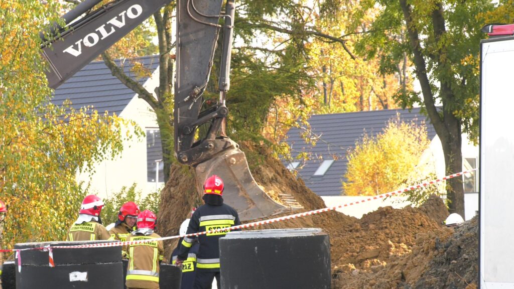 Dramatyczna akcja pod Gliwicami! Ratownicy odkupują zasypanego 8 metrów pod ziemią mężczyznę