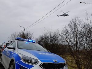 Karetka pełna imigrantów! Policja śledziła ją nawet helikopterem (fot.policja)