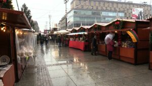 Po rocznej przerwie na katowicki rynek powrócił dziś Jarmark Bożonarodzeniowy, który od rana cieszy się dużym zainteresowaniem wśród mieszkańców