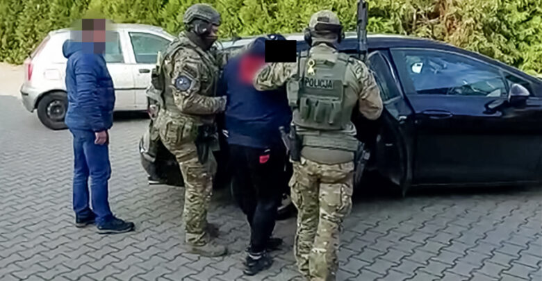 Policja rozbiła gang okradający podróżnych w pociągach. Fot. CBŚP