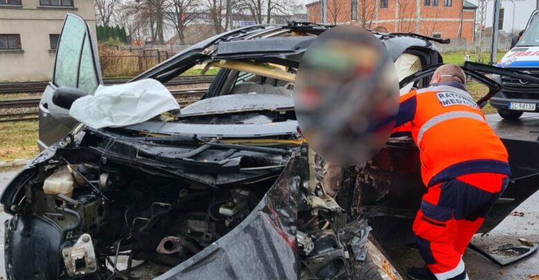 Te zdjęcia naprawdę robią wrażenie. Do koszmarnego wypadku doszło w Koniecpolu w woj.śląskim (fot.policja)