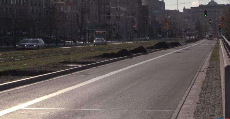 Katowice: Najpierw zwęzili Korfantego, teraz ruszyło sadzenie drzew