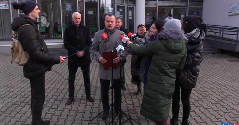 Sosnowiec chce wprowadzić zniżki dla osób, które zaszczepiły się przeciw COVID-19. Będzie można z nich skorzystać np. przy zakupie biletu do teatru. Powodem są wprowadzane od 1 grudnia limity osób w wielu instytucjach.