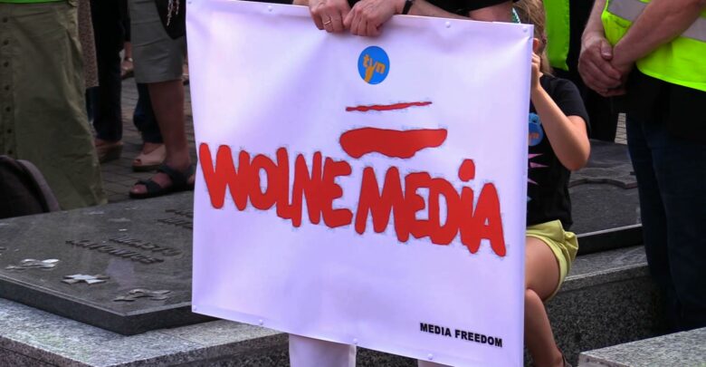 Opozycja z regionu brzmi w sprawie lex TVN. „PiS chce zamknąć usta wolnym mediom”
