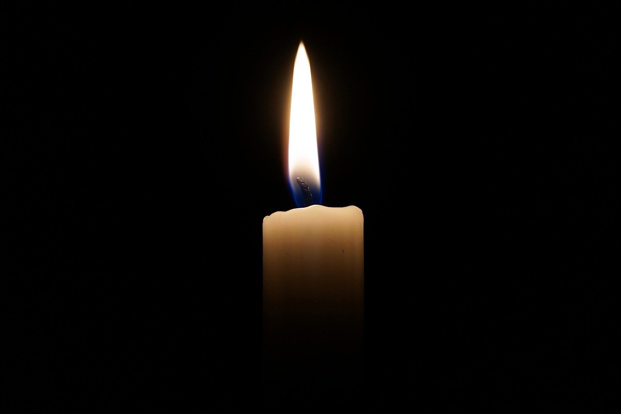 Każdy może w oknie zapalić dzisiaj o 18.00 świecę. To Dzień Covidowej Żałoby Narodowej (fot.pixabay.com)