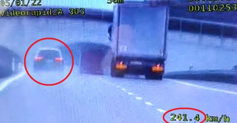Pędził 241 km/h. Do zapłaty ma 2,5 tysiąca złotych (fot.policja.pl)