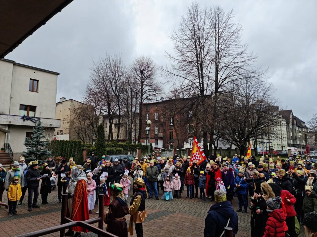 W Kościele Najświętszego Serca Pana Jezusa w Chorzowie, jako jeden z pierwszych w regionie, ruszył dziś Orszak Trzech Króli