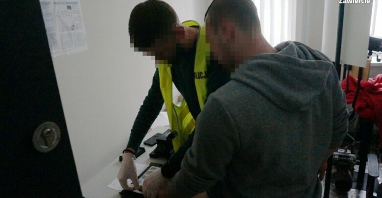 Śląskie: Staranował radiowóz i potrącił policjanta. Kierowca golfa był pod wpływem alkoholu i narkotyków (fot.Śląska Policja)