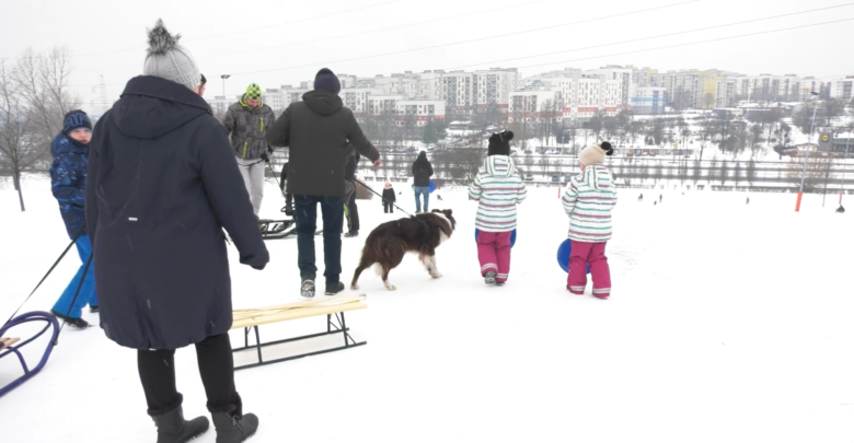 Warunki sprzyjają – temperatura na minusie, do tego wystarczająco dużo śniegu, żeby oddać się zimowemu szaleństwu.