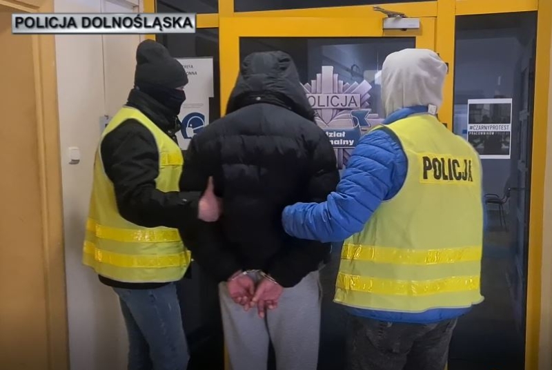49-letni mężczyzna przyjął do domu 19-letnią Ukrainkę, a potem ją zgwałcił. Fot. Policja Dolnośląska