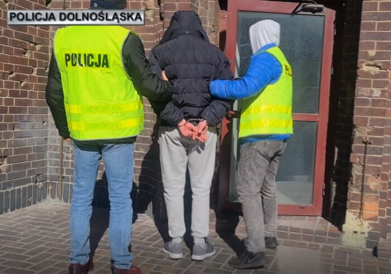 49-letni mężczyzna przyjął do domu 19-letnią Ukrainkę, a potem ją zgwałcił. Fot. Policja Dolnośląska