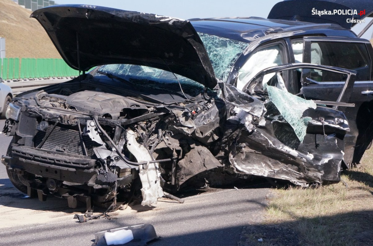 Śmiertelny wypadek na S52 pod Cieszynem. Nissan micra jechał pod prąd. F. Policja w Cieszynie