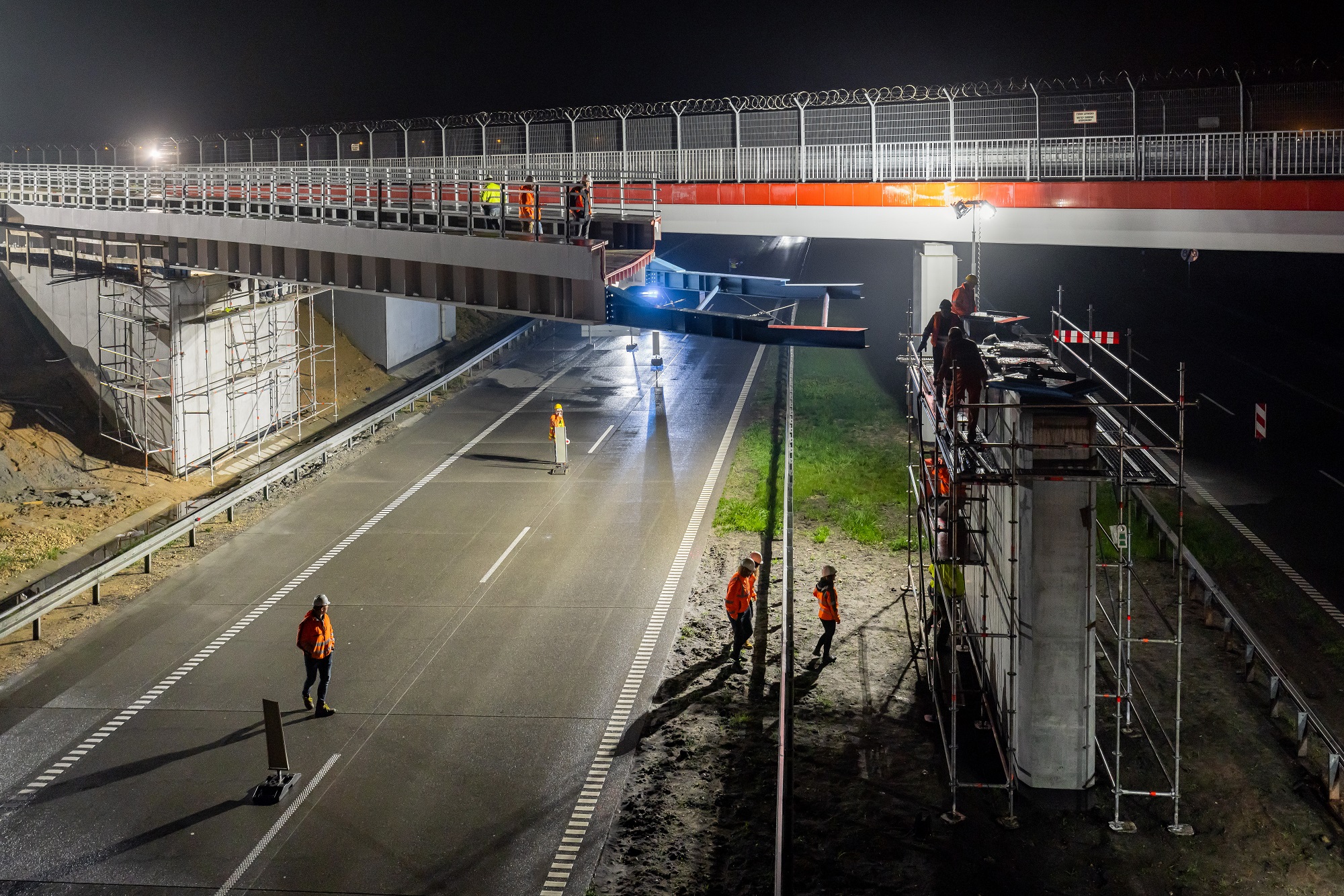 Budowa wiaduktu kolejowego nad A1