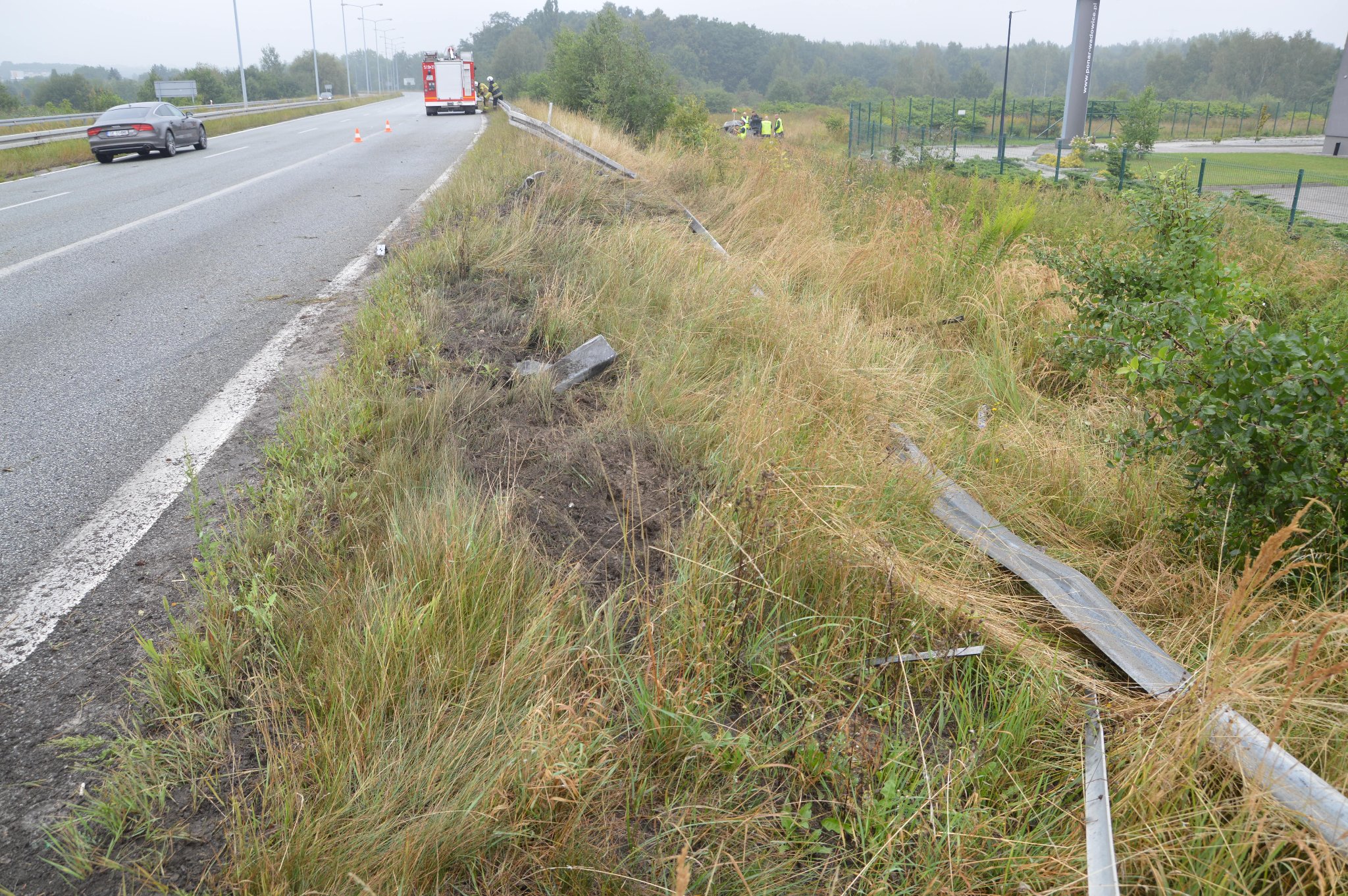 Wypadek w Łaziskach Górnych. Zdjęcia z miejsca zdarzenia. Fot. dzięki uprzejmości Gazety Łaziska, autor zdjęć: M. Strzelczyk