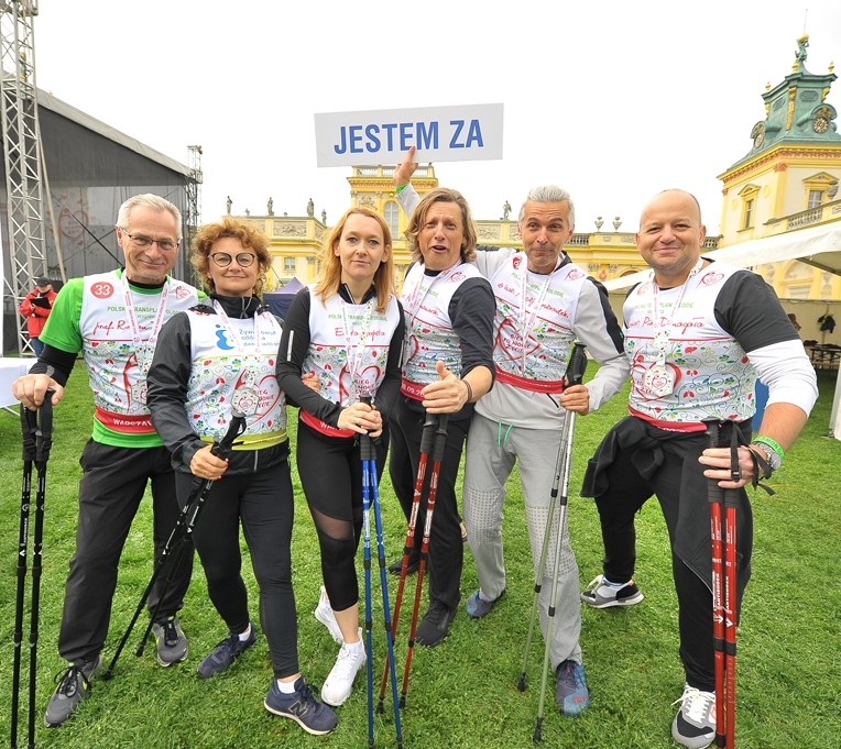 Zespół lekarzy transplantologów i koordynatorów ze Szpitala Klinicznego Dzieciątka Jezus UCK WUM (fot. mat. prasowe)