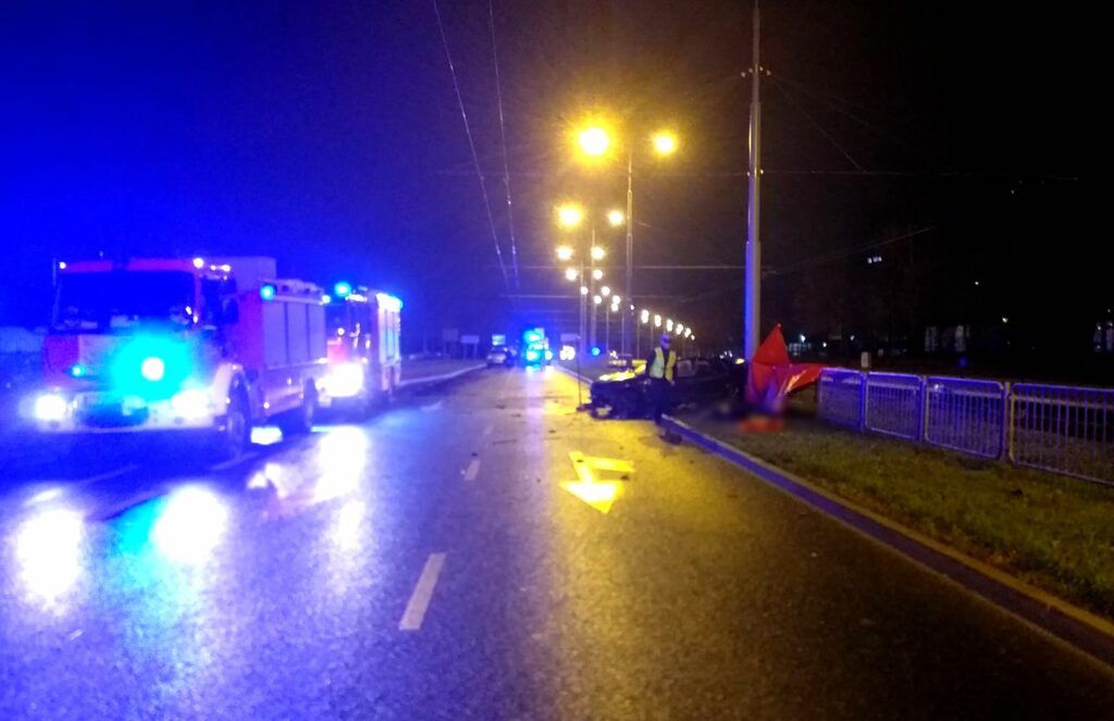 Tragiczny wypadek. Nie żyją trzy młode osoby, jedna walczy o życie. Fot. Policja Lubelska