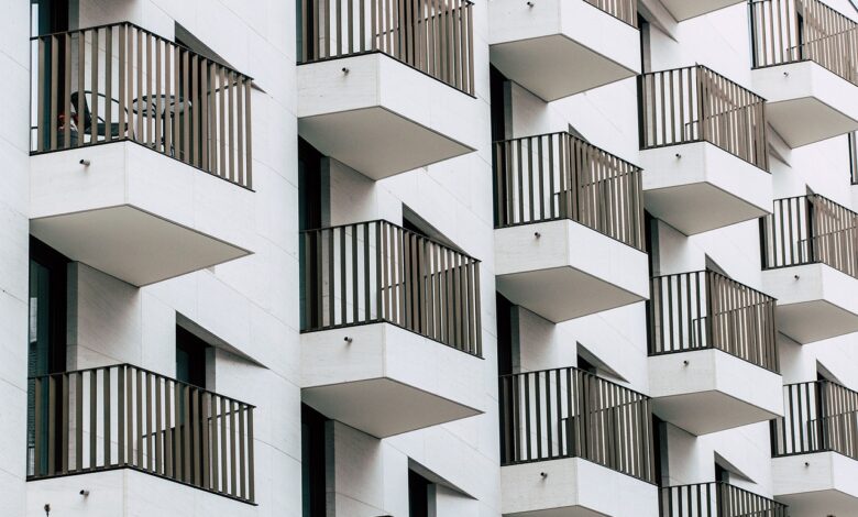 34-latek dostał szlaban. Wyszedł przez balkon i spadł/fot.pixabay.com