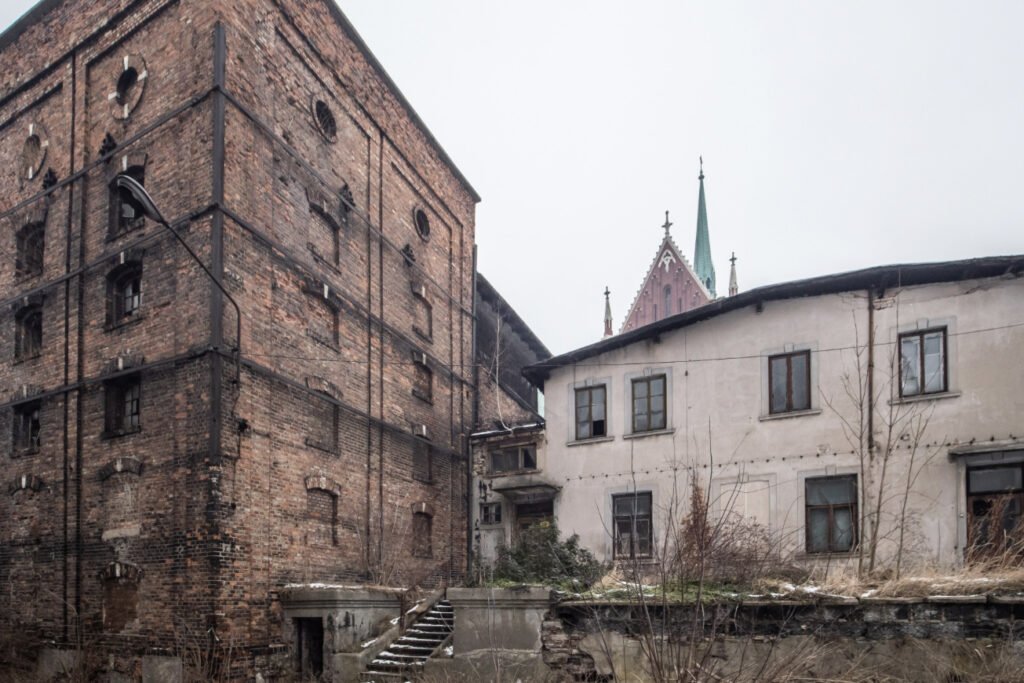 Budynek dawnego browaru Kmicic na sprzedaż. Fot. KAS