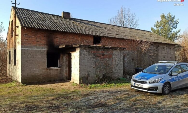 Pożar pustostanu. Służby znalazły zwłoki/fot.Śląska Policja